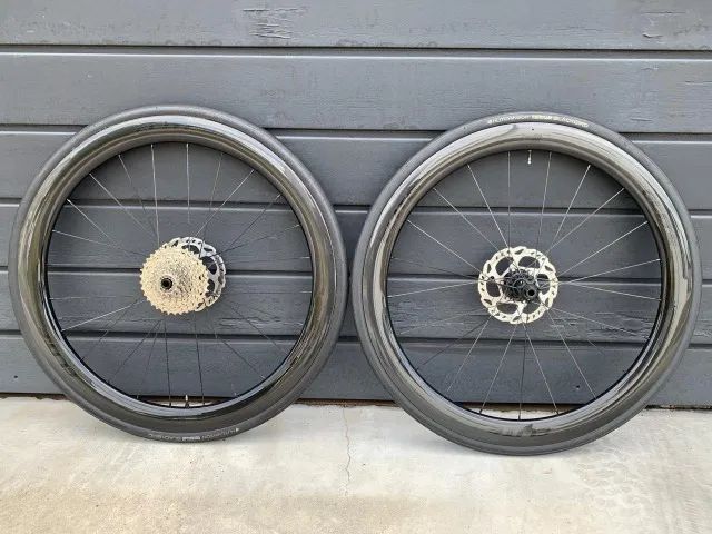 Par de Rodas de Estrada Elitewheels Marvel 50D Carbono - Performance Profissional