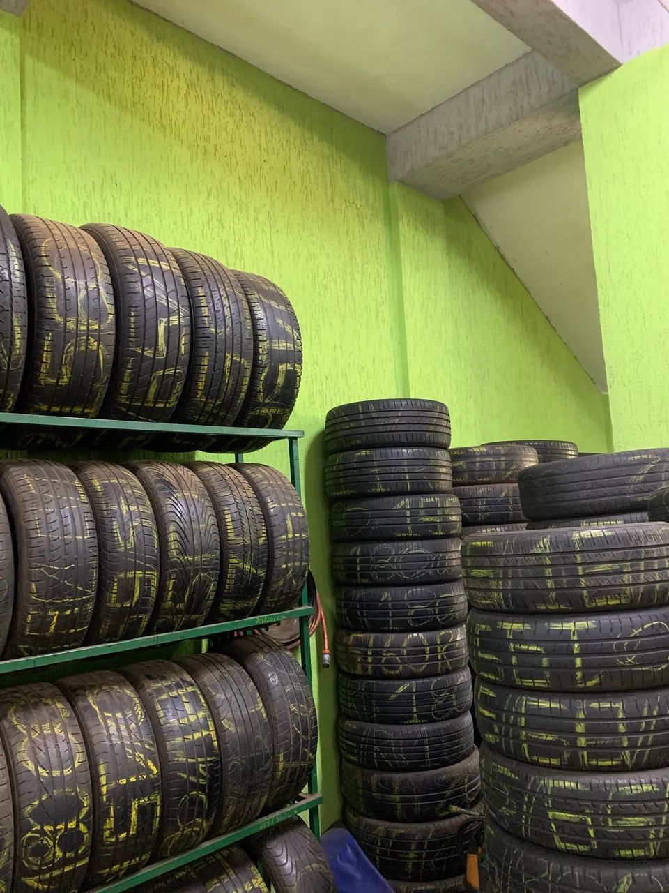 Pneus 205/40/17 Usados bom. - Peças para carros, vans e