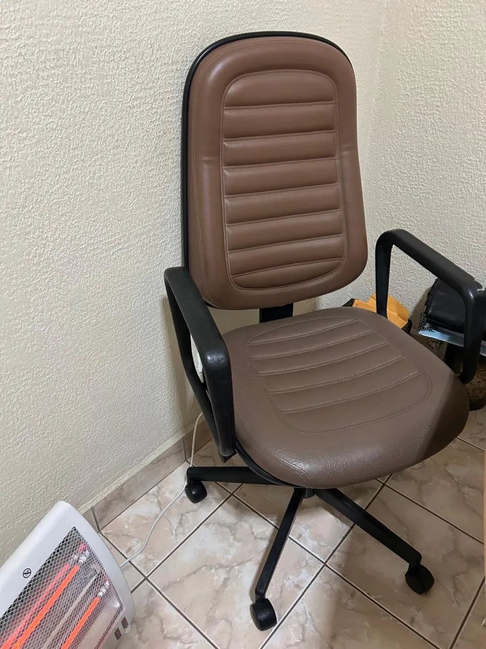 Cadeira presidente Giroflex de couro 