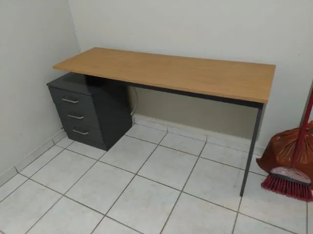 Escrivaninha 136cm e 3 gavetas - Foto 3