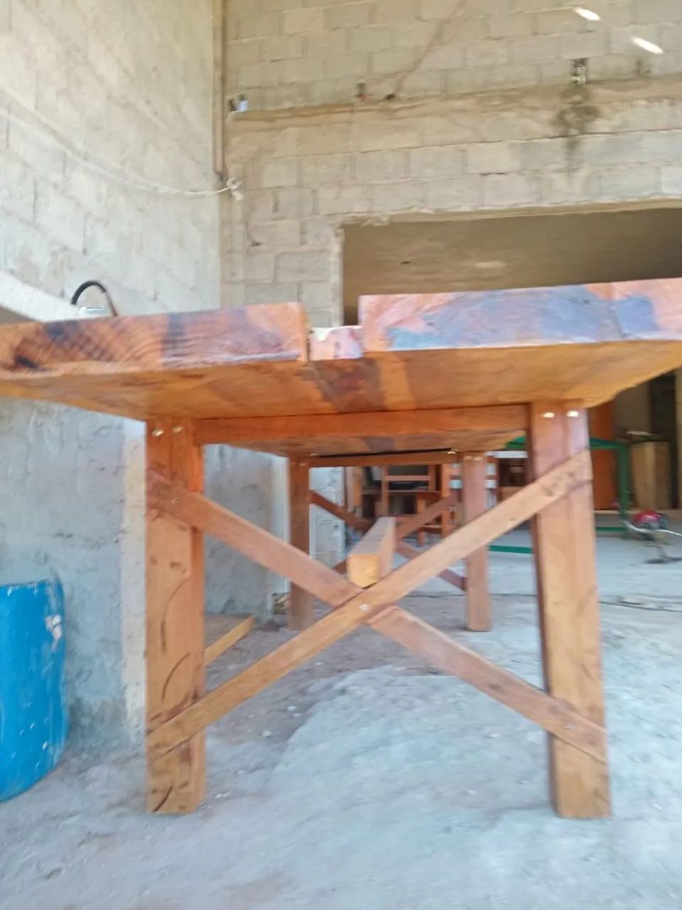 Mesa rústica, com borda orgânica de madeira maciça pré finalizada - Foto 2