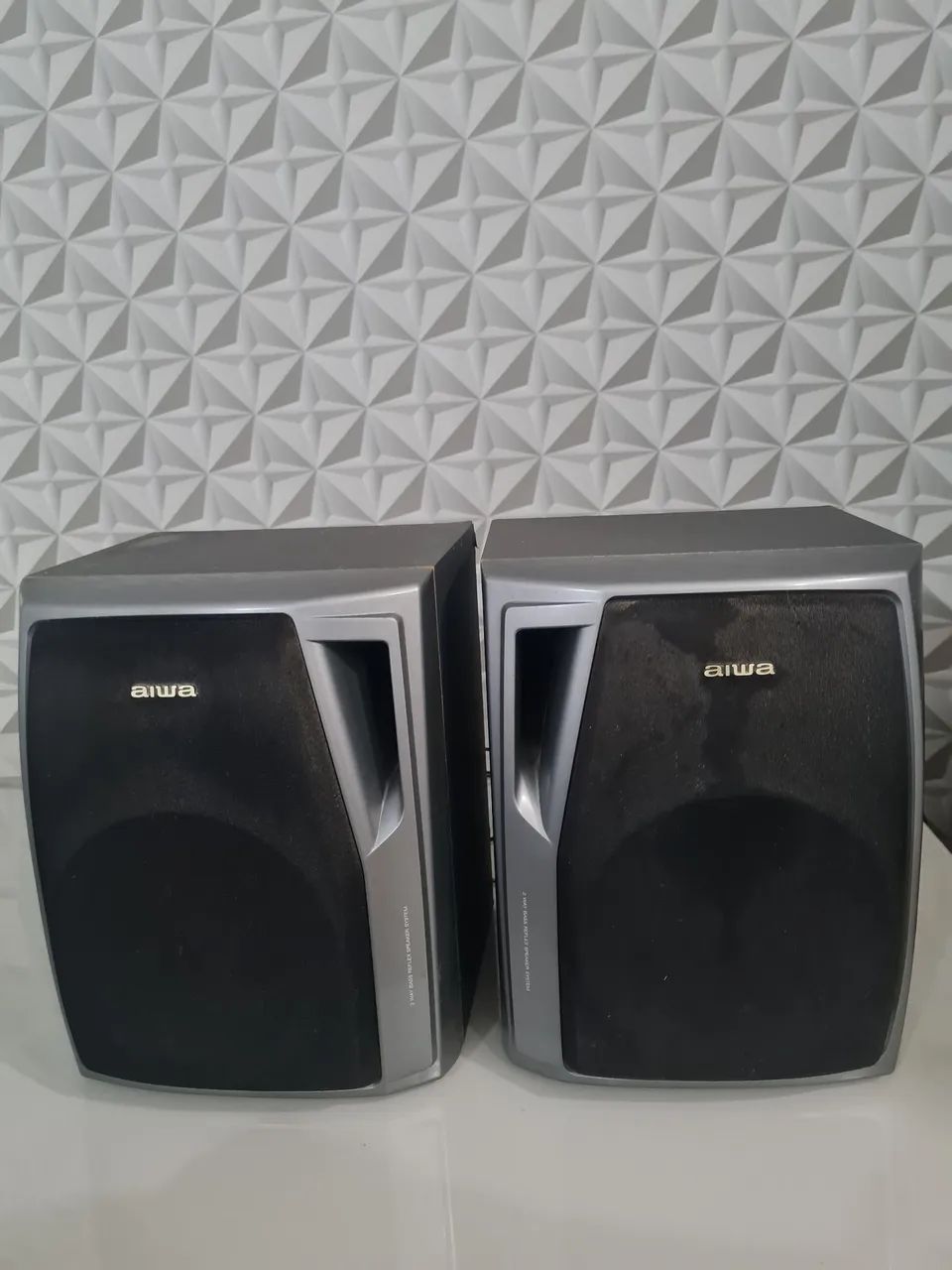 Par caixas som Aiwa 