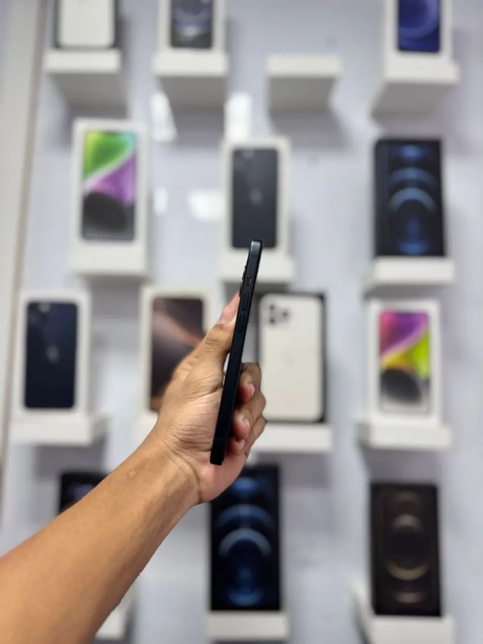 IPHONE 15 128GB<br>R$ 3.399,00 PRETO - Foto 3