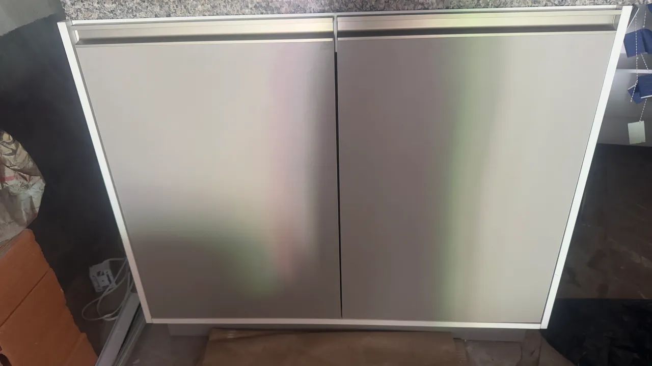 Balcão de pia com cuba de inox e mármore
