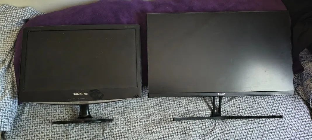 Monitores com defeito