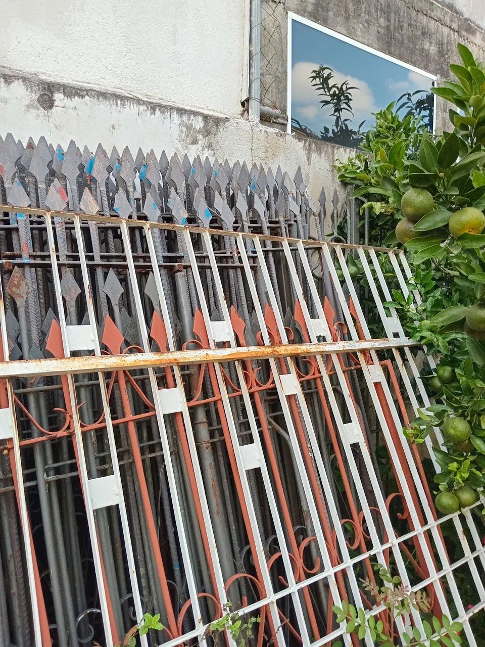 Tenho esse portão  e várias grades diferentes  - Foto 3