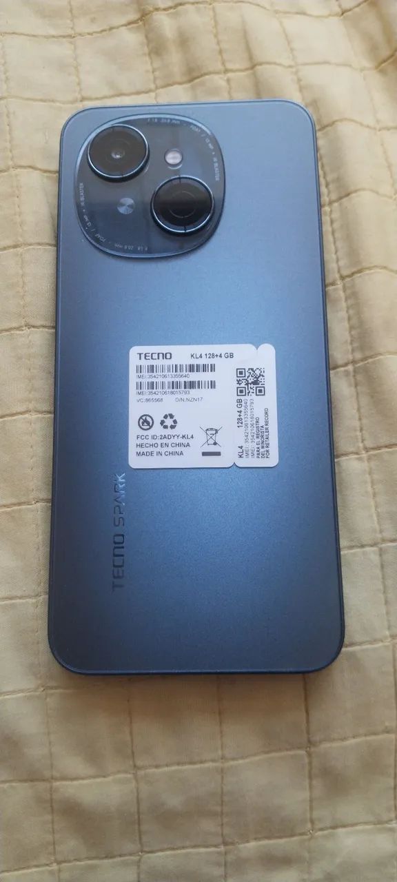 Celular semi novo 