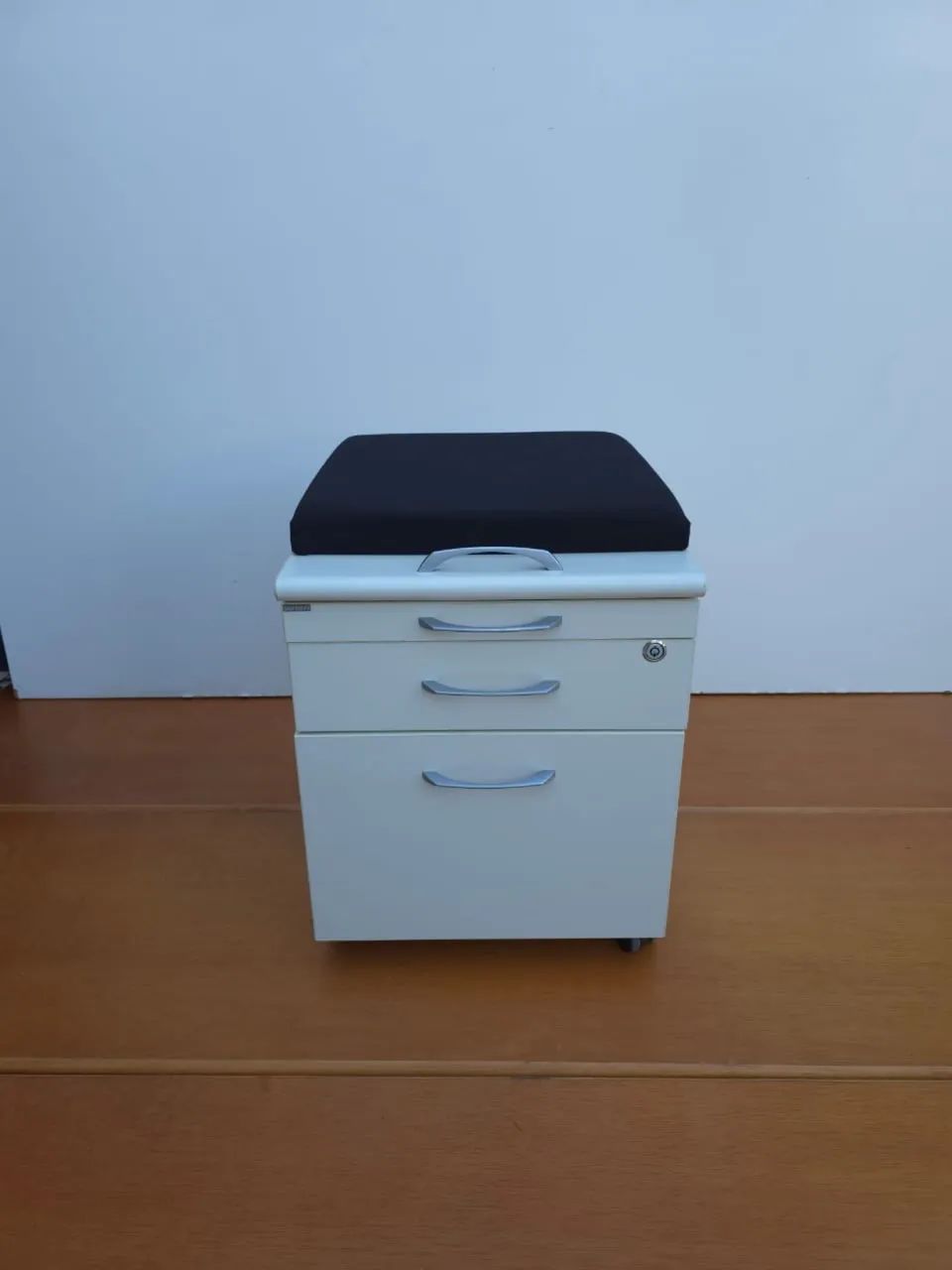 Gaveteiro Muito Novo com chave e rodinha - Foto 4