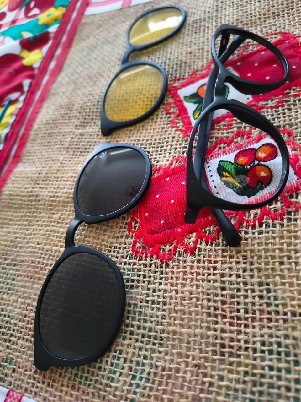 Óculos com armação com 2 cliplons (nos. Chilli Beans) - Foto 5