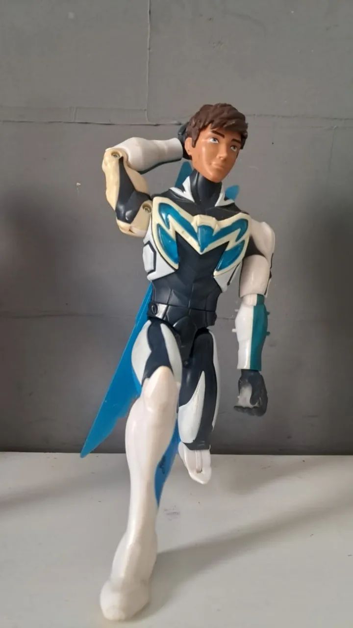 Boneco do Max Steel