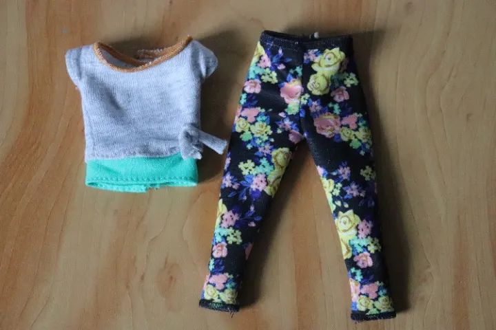 Roupa Barbie Made to Move Floral