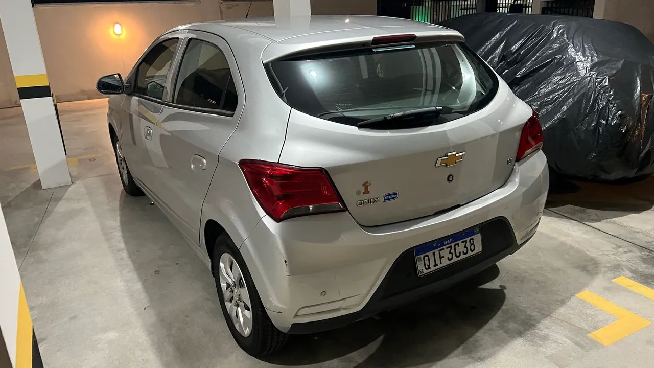 Chevrolet Onix Hatch LT 1.0 8V Flex Mec. 4P 2018 - Foto 3