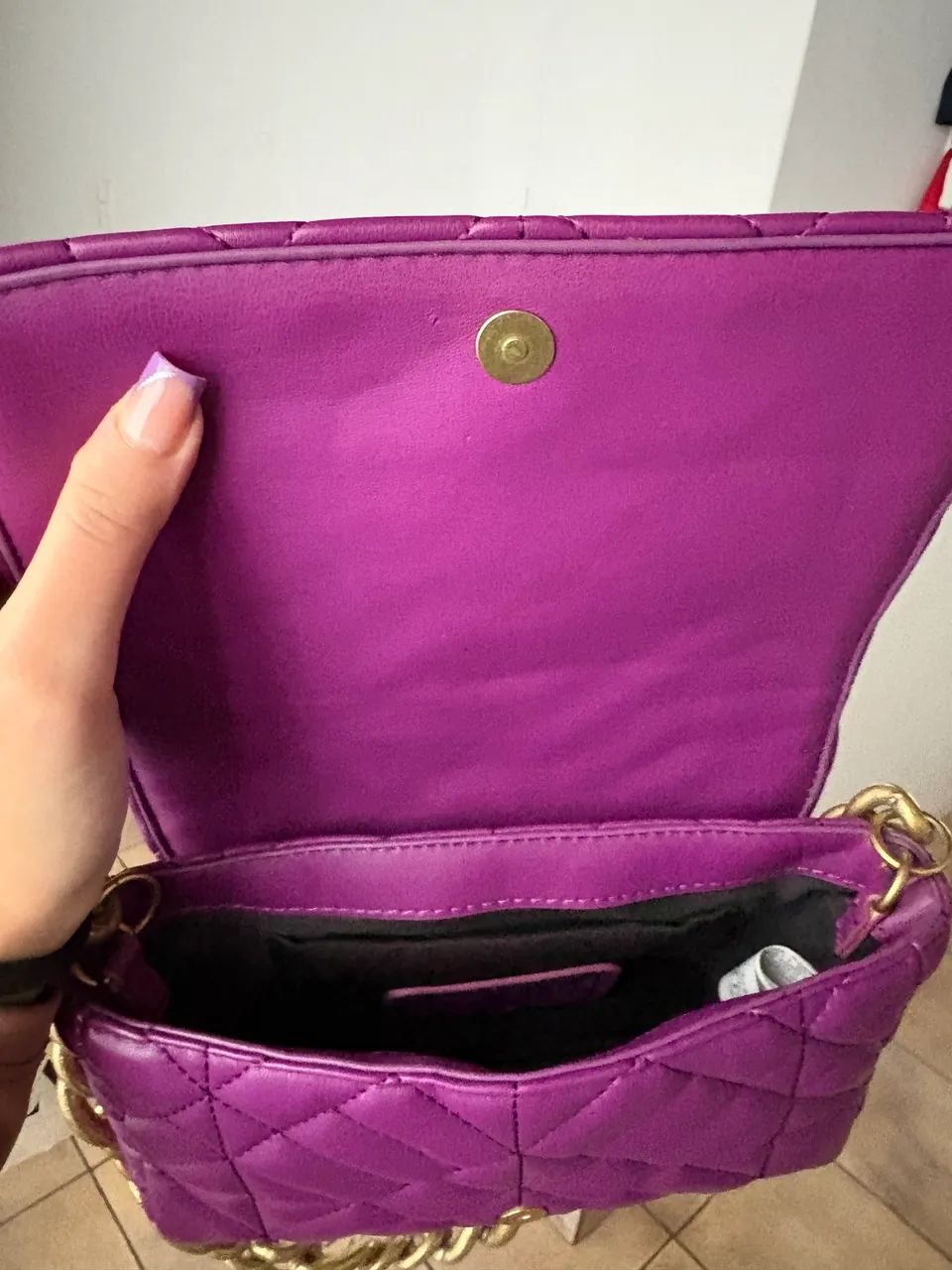 bolsa zara roxa com alça corrente dourada  - Foto 3