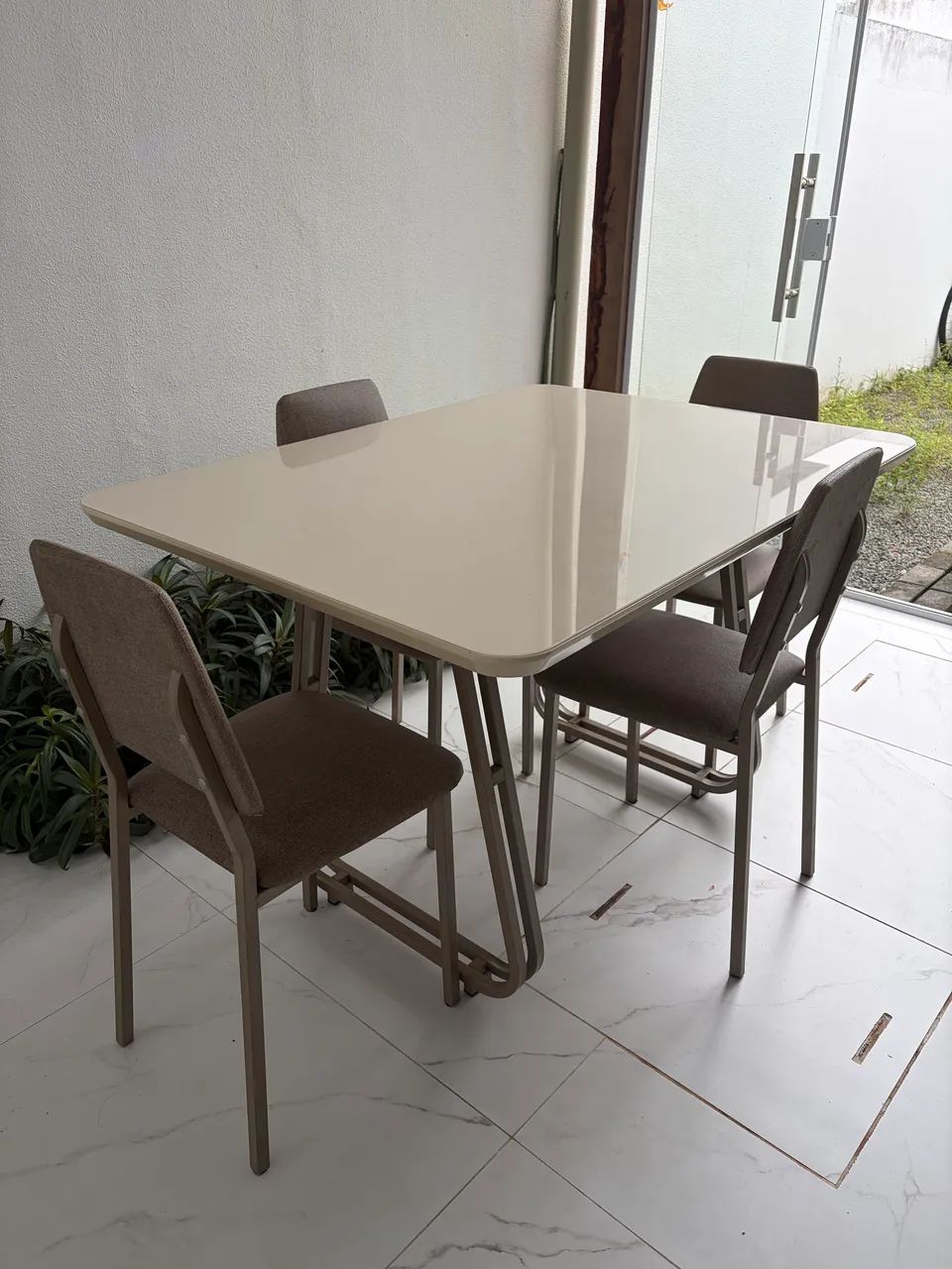 Mesa com 4 cadeiras  - Foto 2