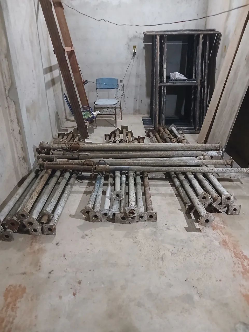 Vendo 30 escoras 