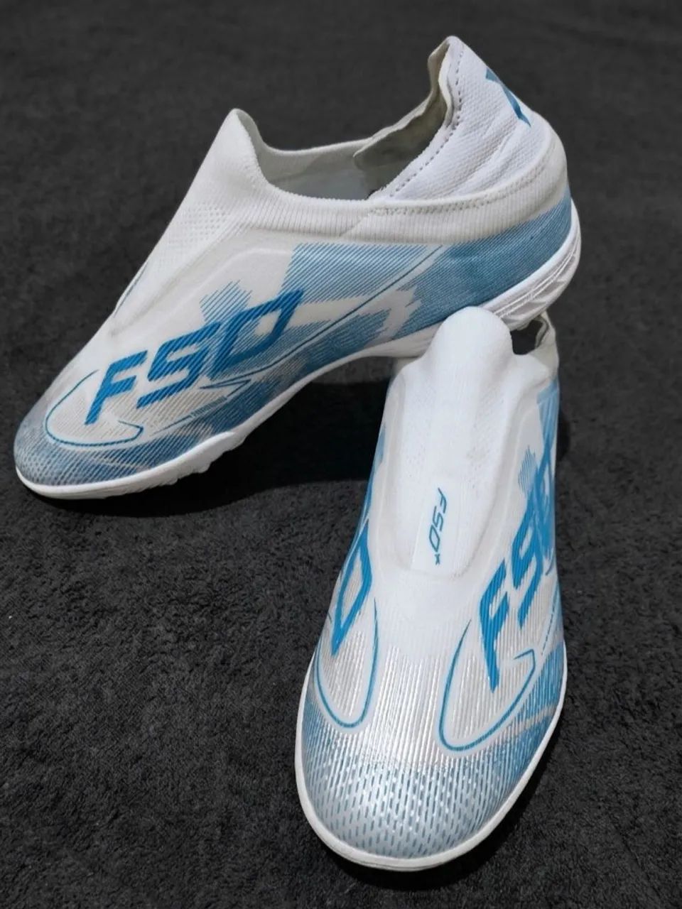 Chuteira F50 - tam 38 (Branca/Azul) - Calçados Esportivos - Centro
