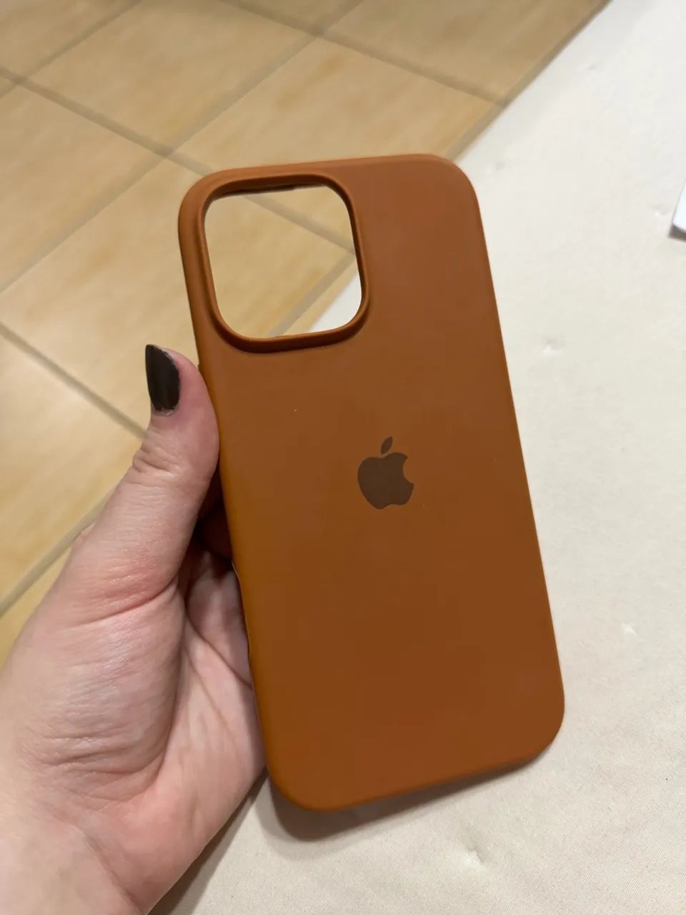 Capa iPhone 16 pro max marrom