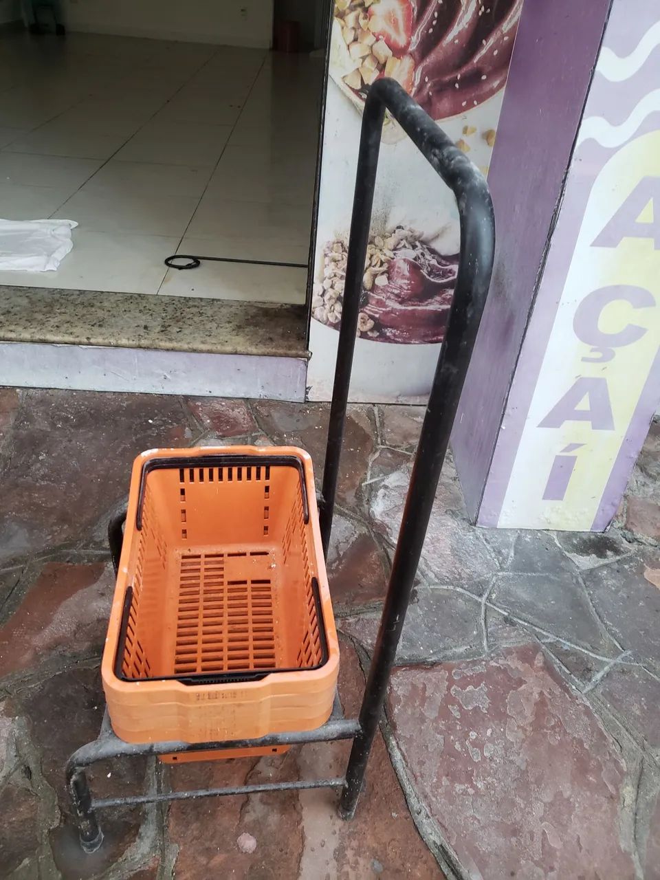 Cestos e suporte para loja - Foto 4