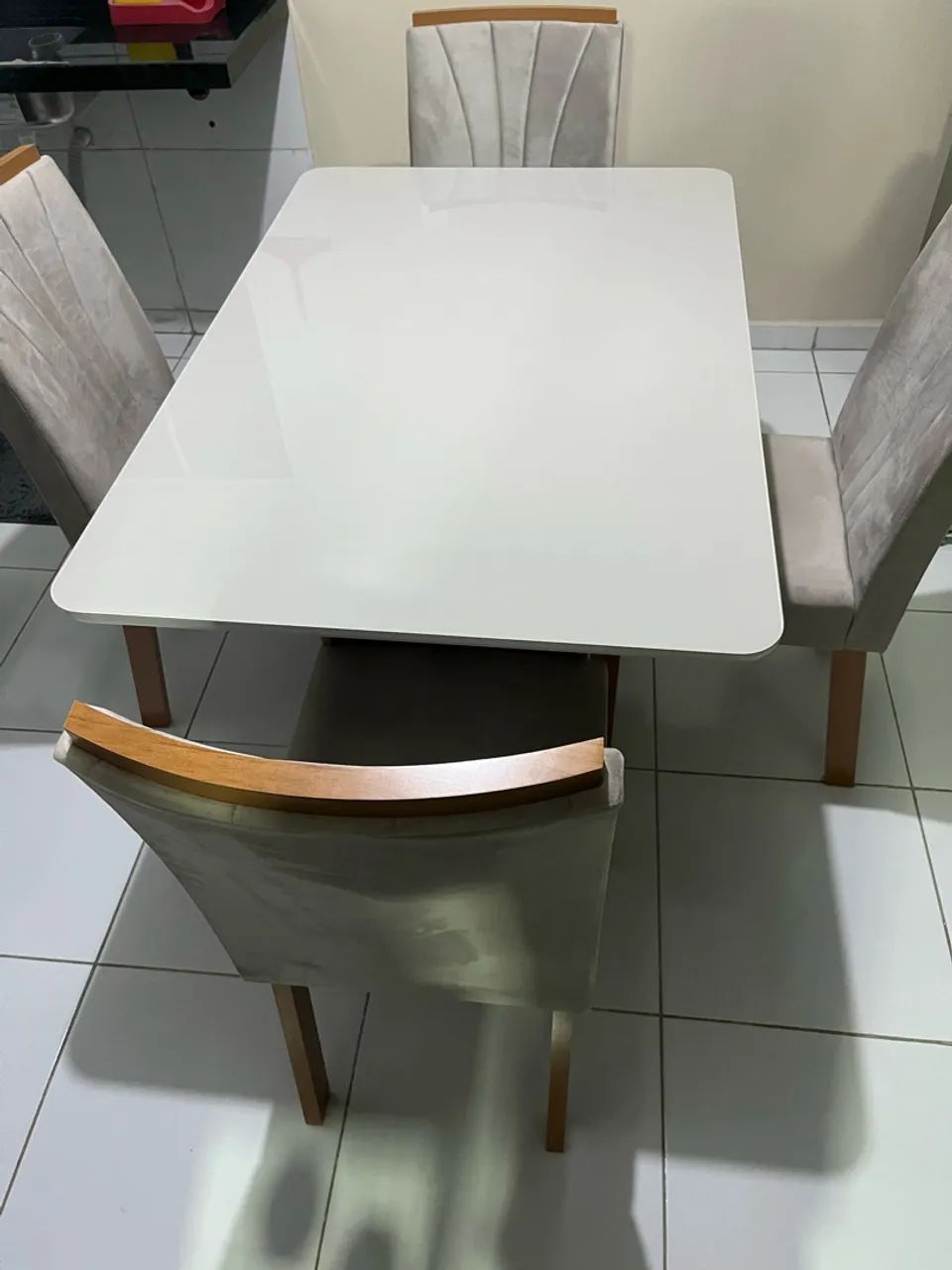 MESA DE 4 cadeiras tampo de vidro nova 