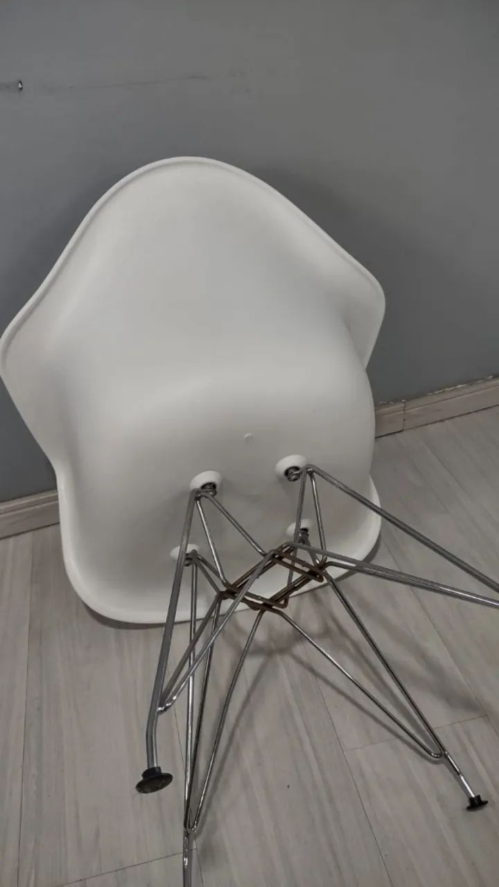 Cadeira Eames Com Braços (Daw) Base Metálica Cromada Branca - Foto 5