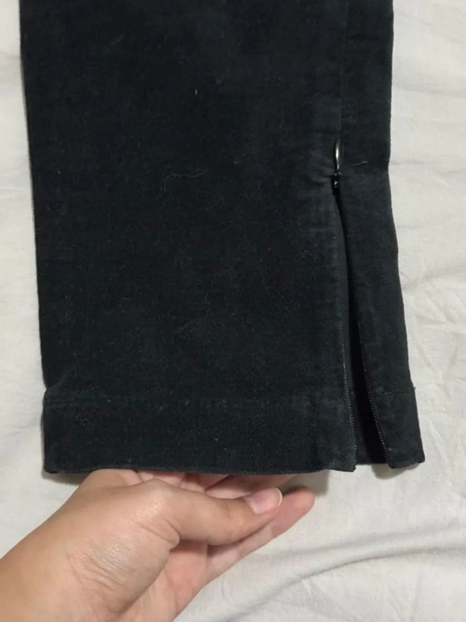 Calça de veludo preta "ATEEN" - Foto 2