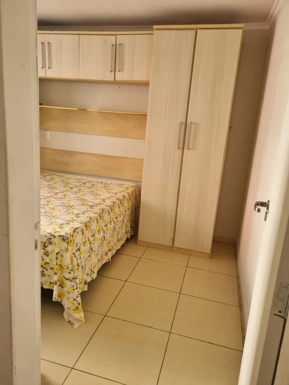 Aluga-se quarto em apartamento mobiliado - Foto 2