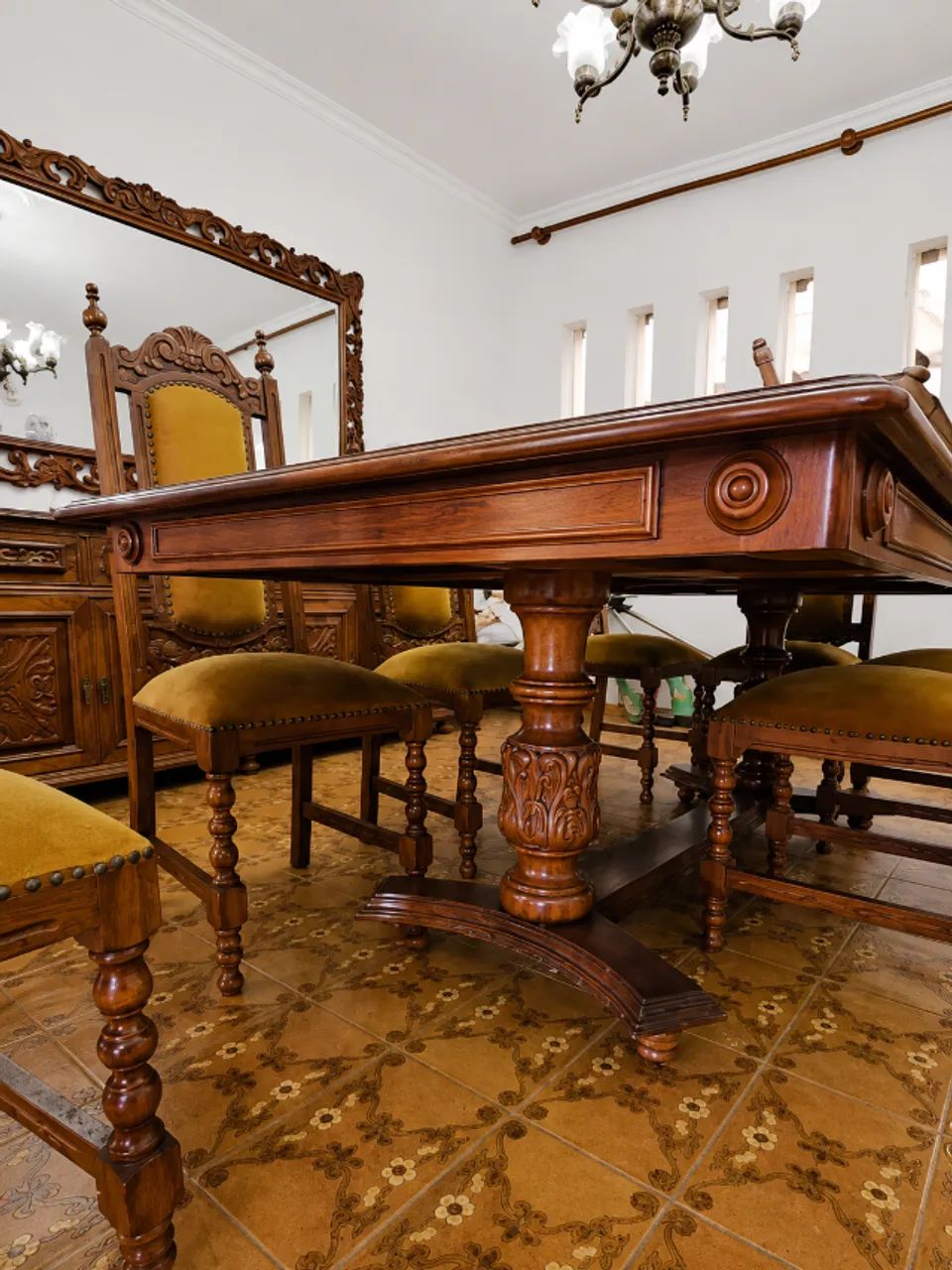 Mesa de Jantar Madeira Maciça com 8 Cadeiras - Estilo Português - Foto 2