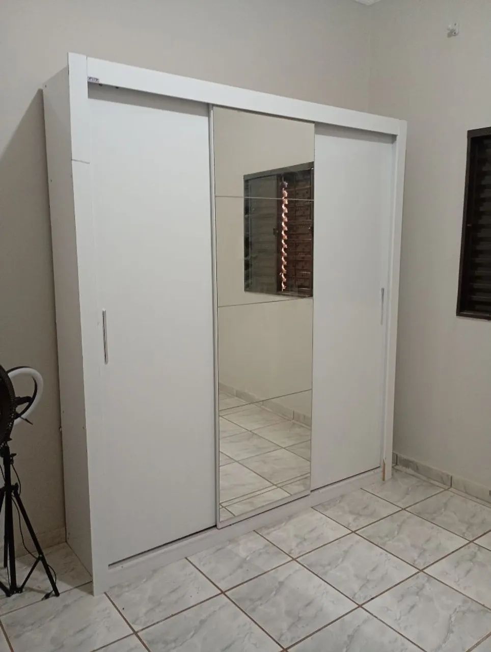 Guarda roupa de 3 portas de correr 