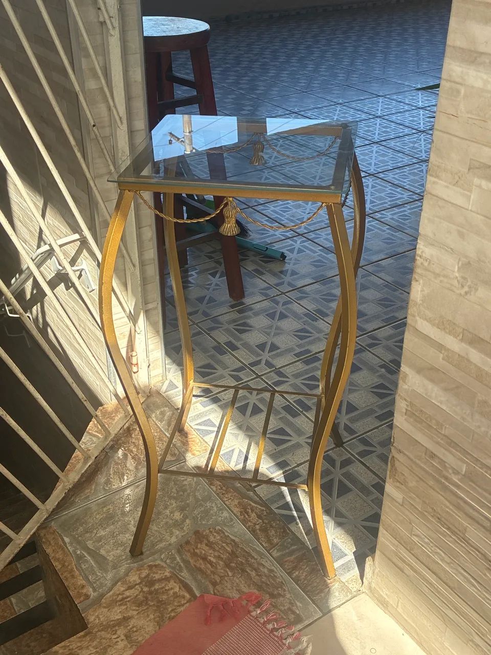 MESA DE FERRO QUADRADA DE CANTO