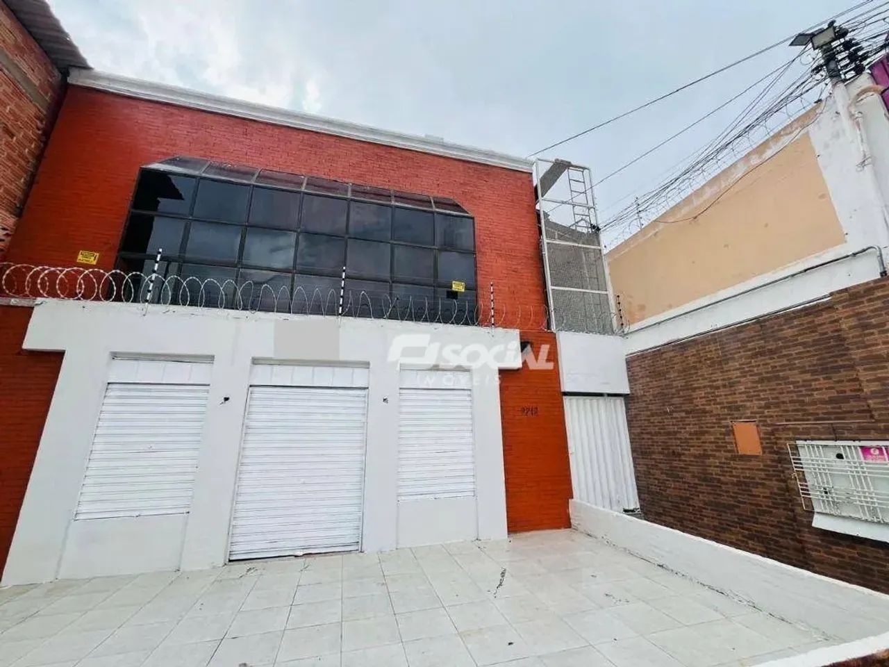Ponto comercial para locação com ótimo espaço interno, localização privilegiada e ampla fa - Foto 2