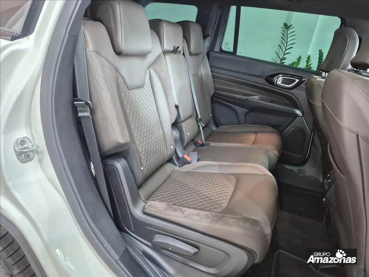 Jeep Commander Overland T270 1.3 TB Flex Aut., foto 18 de 20