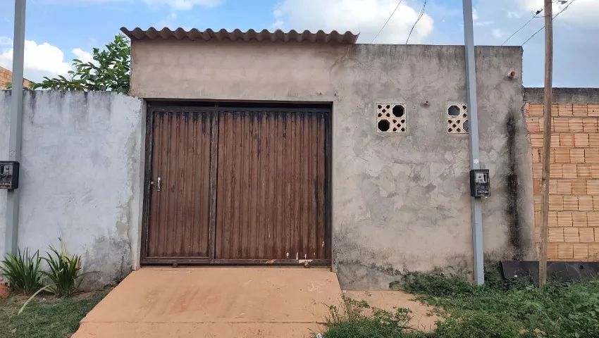 CASA COM 3 QUARTOS, PROXIMO A PRINCIPAL