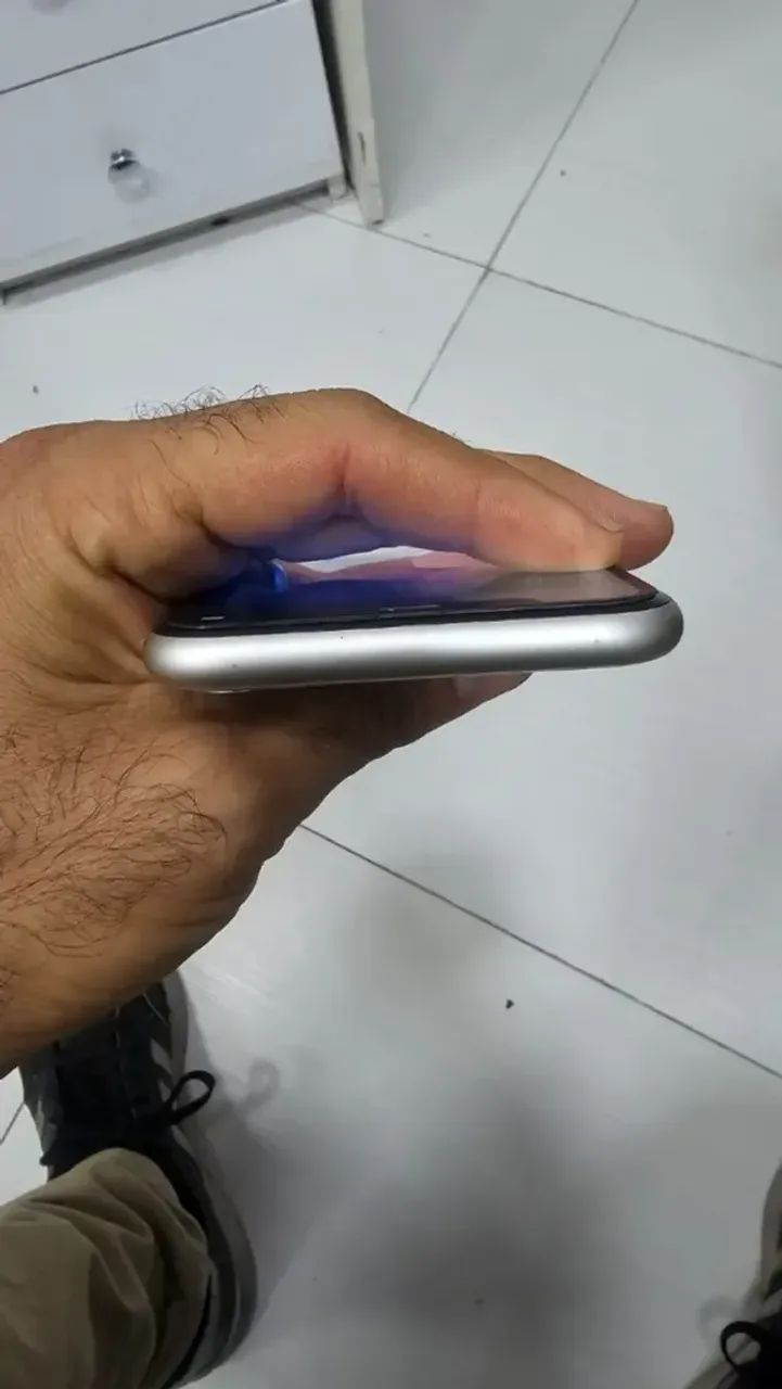 iPhone 11 64GB Branco Muito conservado - Foto 3