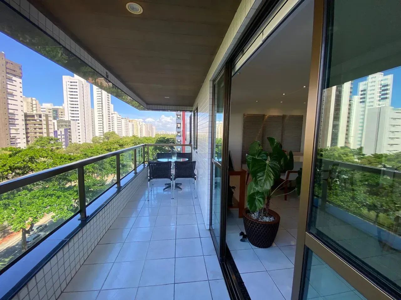 MORE COM CONFORTO, ESPAÇO À POUCOS METROS DA PRAIA 1