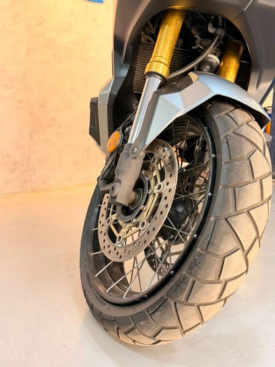HONDA X-ADV 750CC automática 2017 com 31 mil km - Foto 3