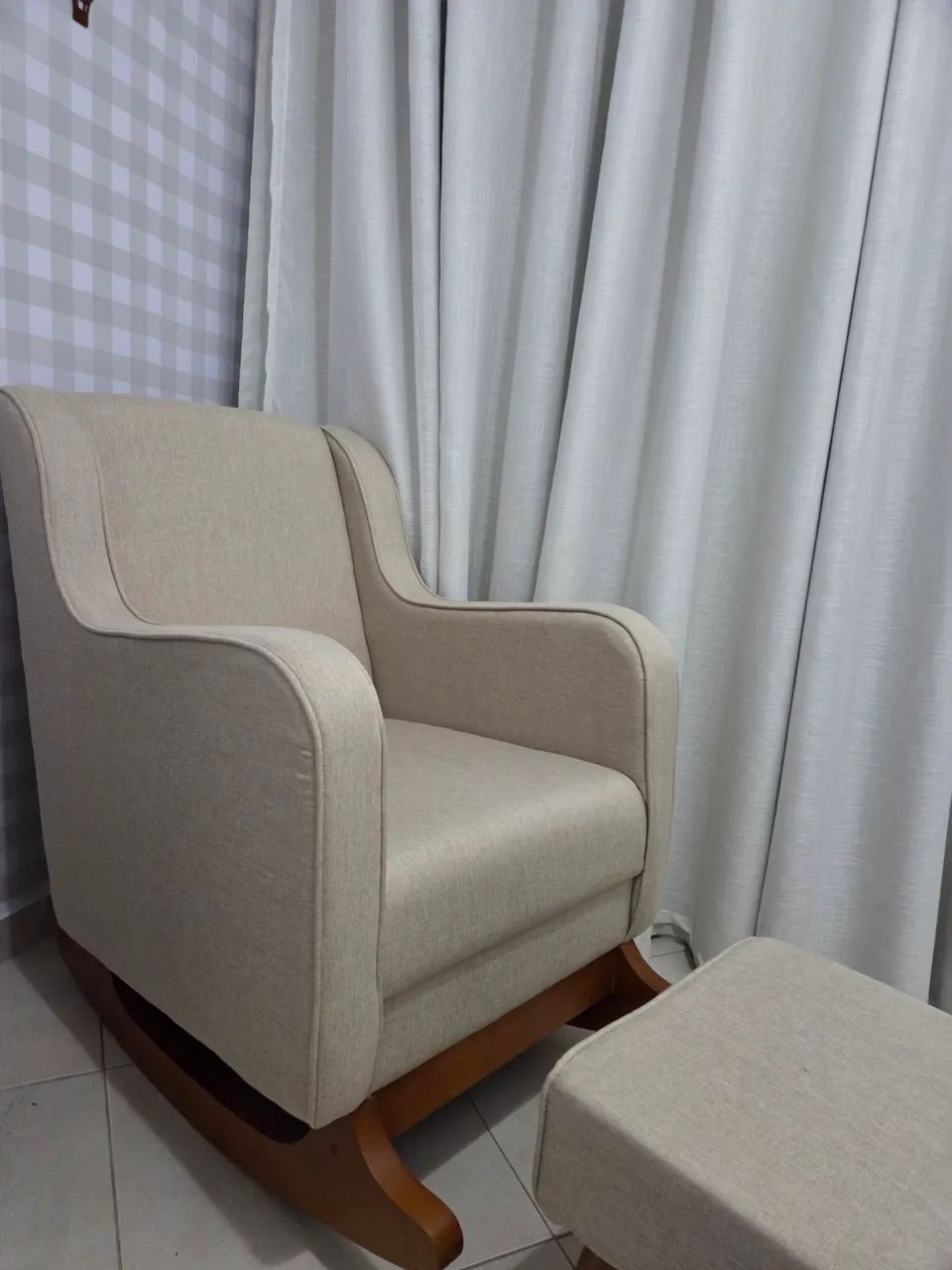 Poltrona amamentação com puff - Foto 2