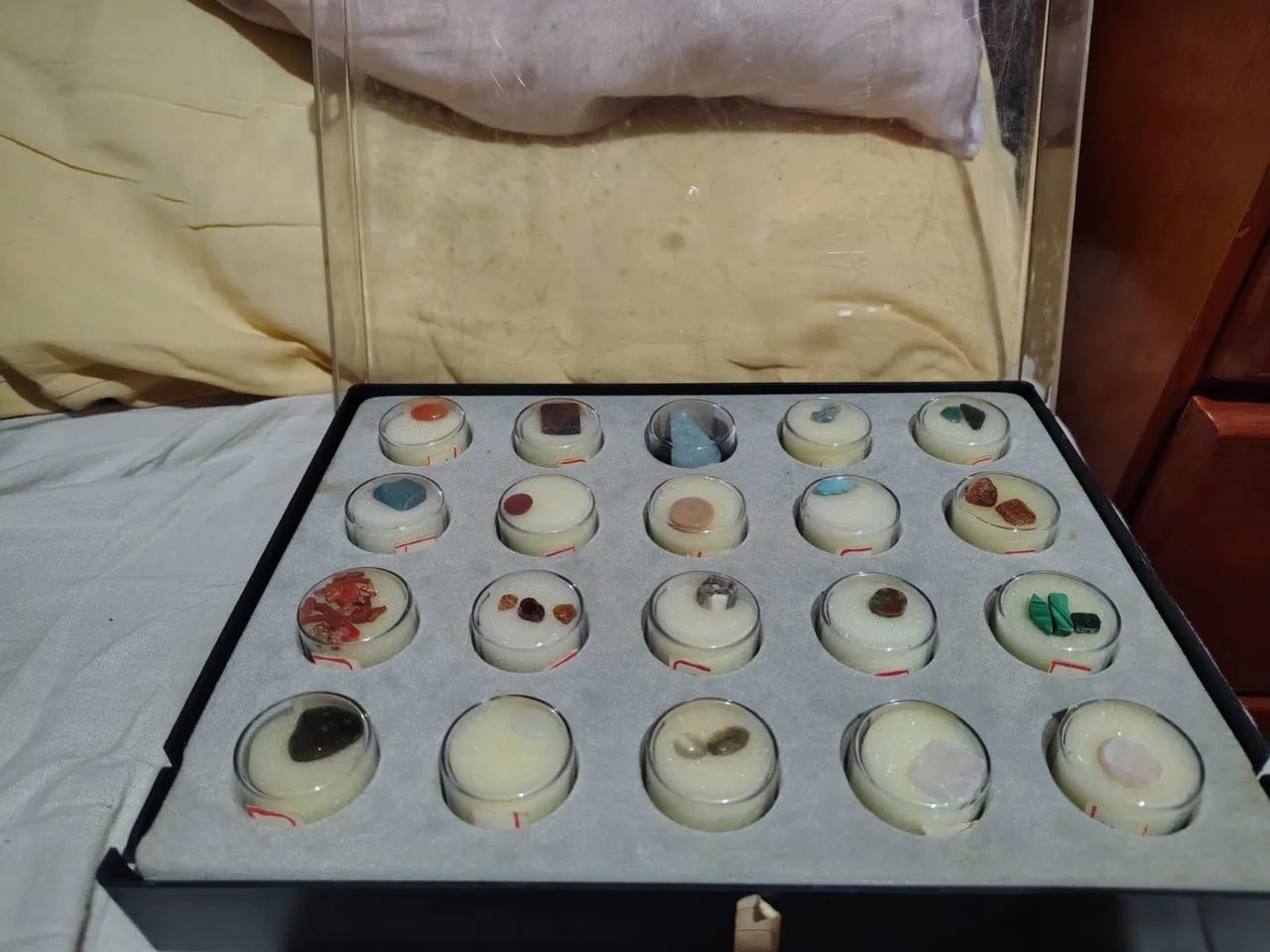 140 Pedras rochas e gemas e catálogo delas 