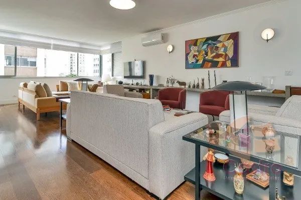 Amplo apartamento de 3 dormitórios com 2 suites (sendo uma master) cuidadosamente reformad - Foto 2