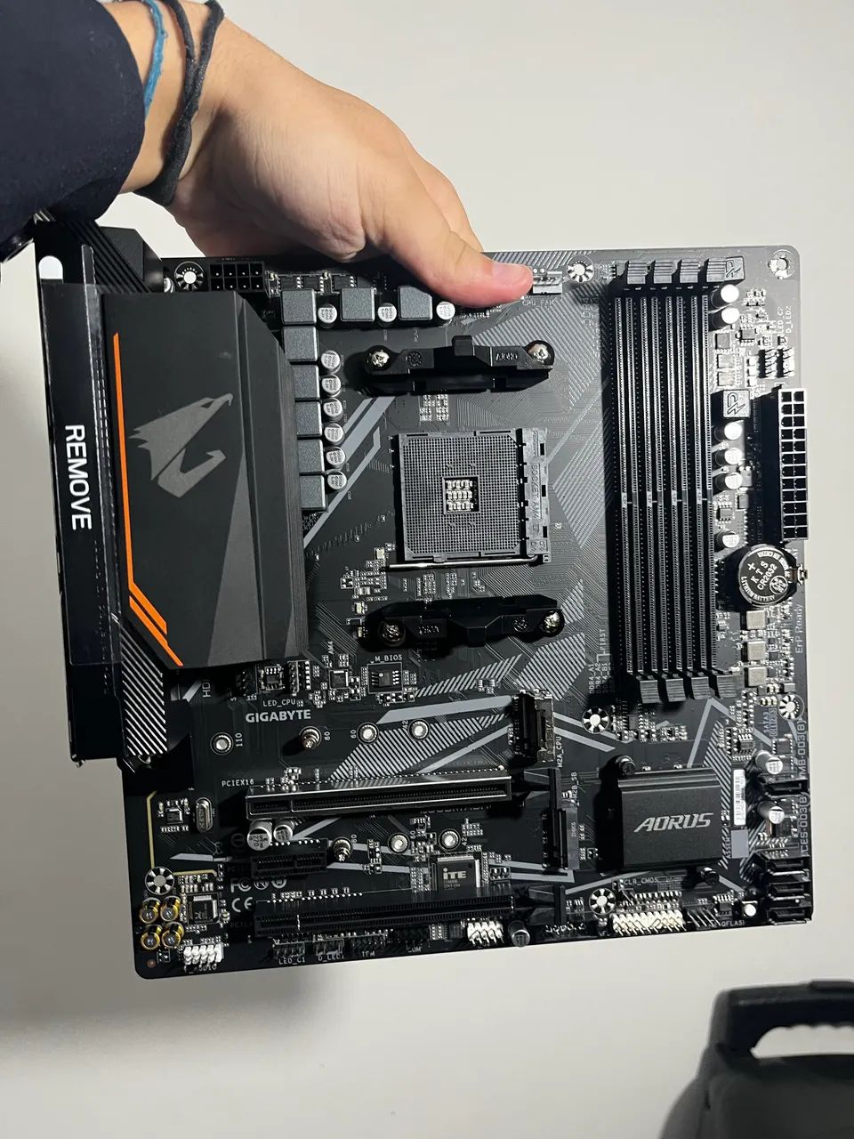 Placa mãe B550M aorus elite - lacrada  - Foto 3