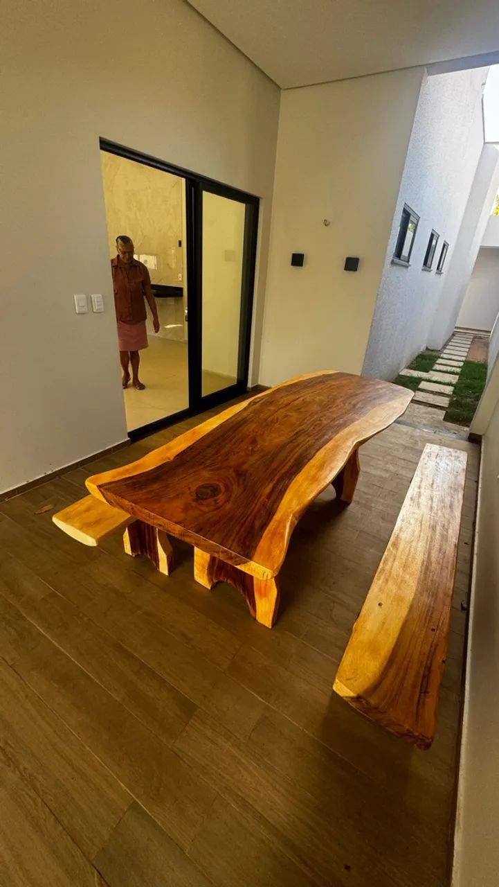 Mesa de madeira POR ESSE PREÇO 