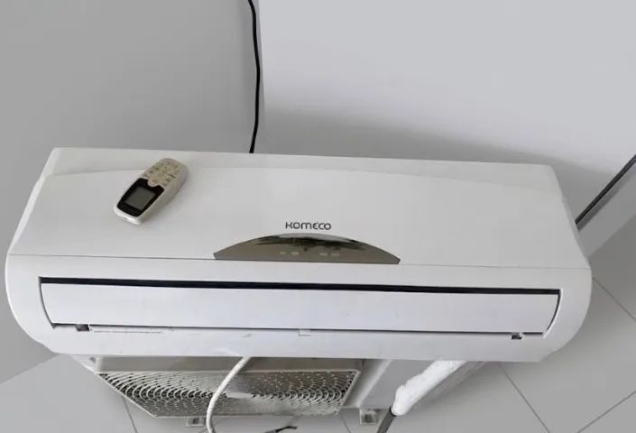 Ar condicionado Komeco 12.000 BTU/h. 