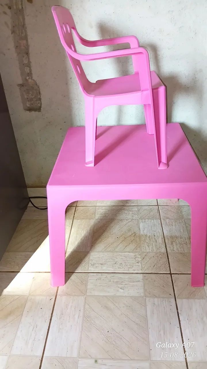 Mesa e cadeira infantil