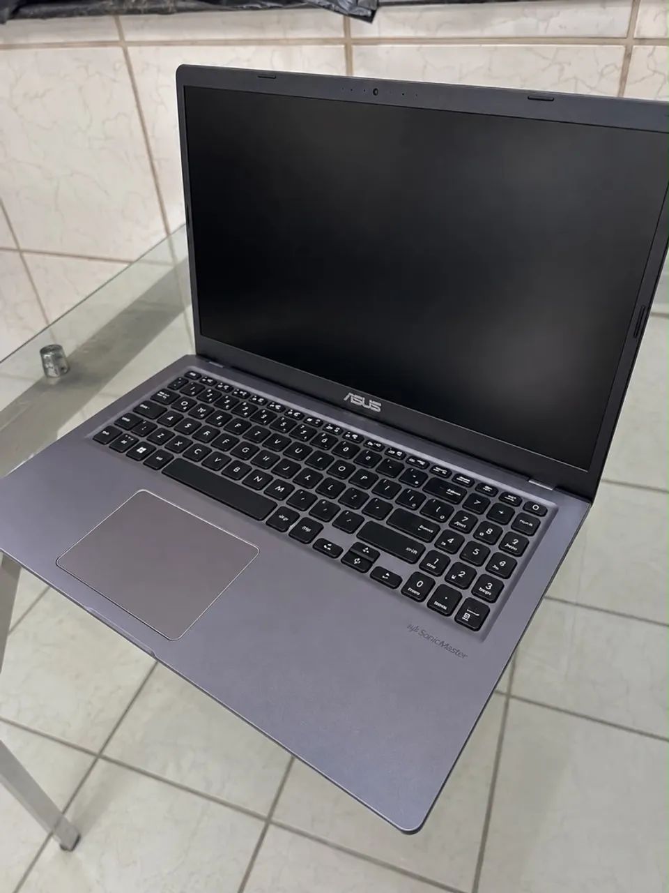 Notebook Asus semi novo com SSD. 