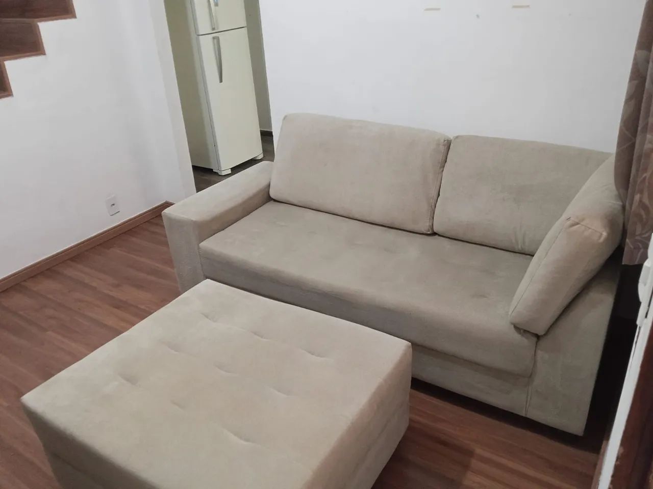 Sofá 3 lugares + puff