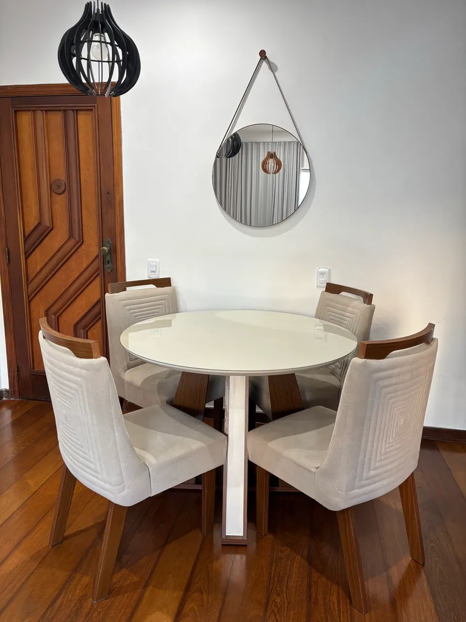 Mesa de jantar de 4 lugares