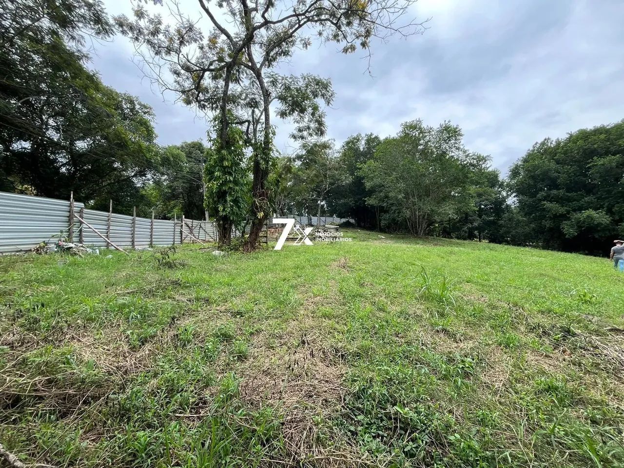 Terreno uso misto em Penedo