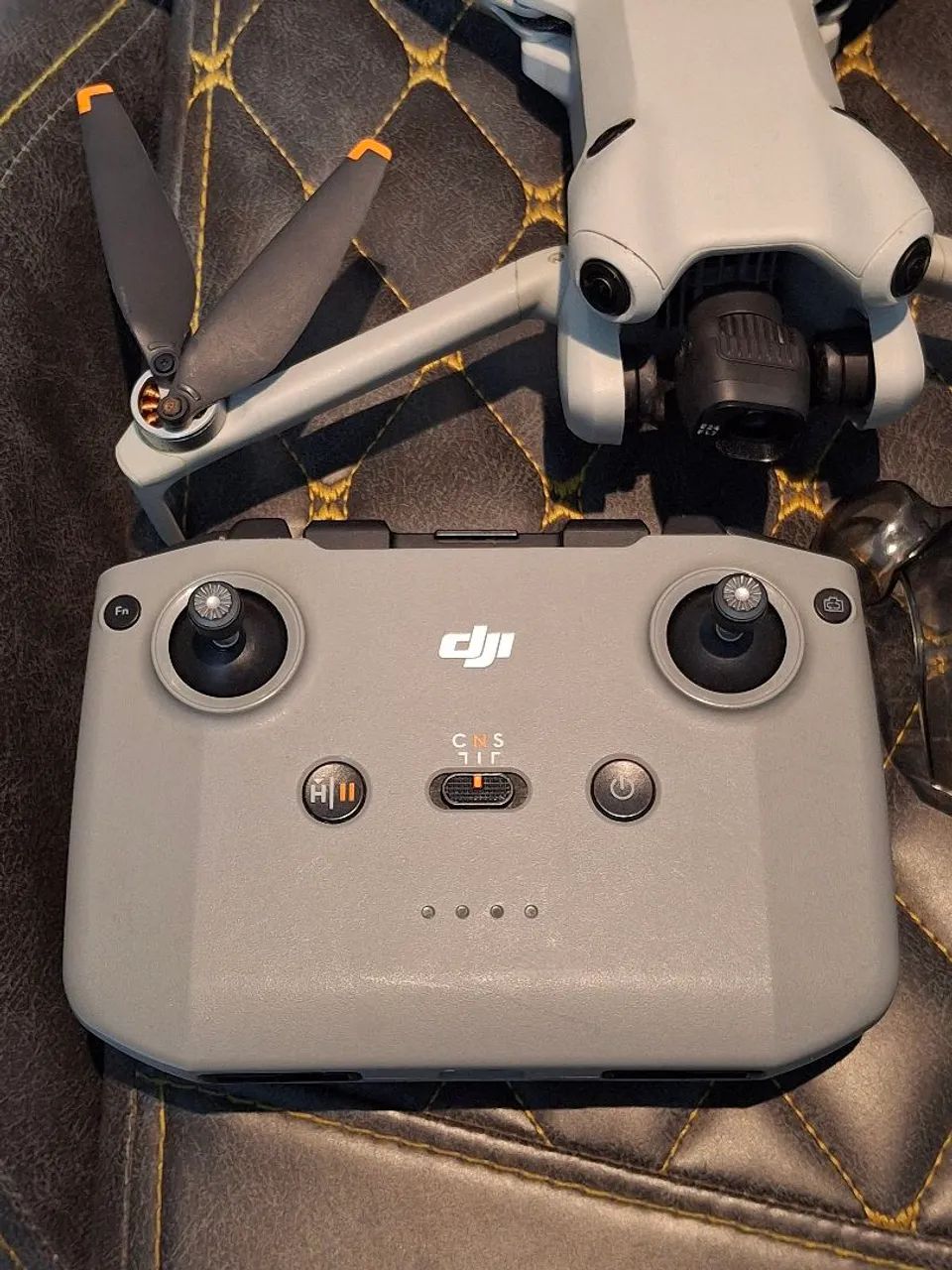 DRONE DJI MINI 4 PRO COMBO PLUS EXTREMAMENTE NOVO! - Foto 3
