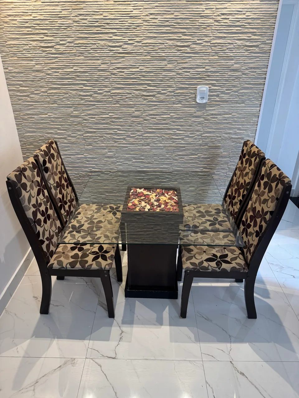 Mesa de jantar 4 cadeiras - Foto 2