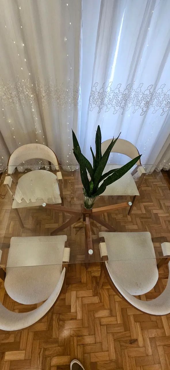 Mesa de jantar vidro temperaro+ 4 cadeiras impermeabilizadas - Foto 2