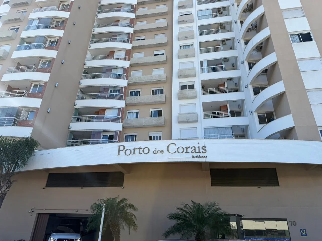 Loja duplex na rua principal do Abraão, parte térrea com bwc e com AP: 41,19 m², mezanino 
